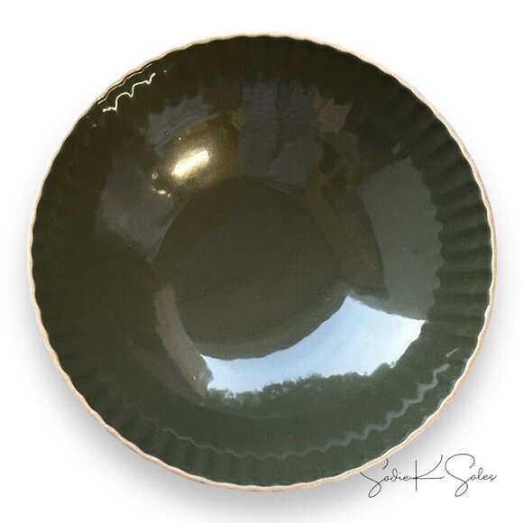 Scallop Stoneware Footed Serving Bowl Christmas - Hearth & Hand Magnolia 2024 - Picture 5 of 8